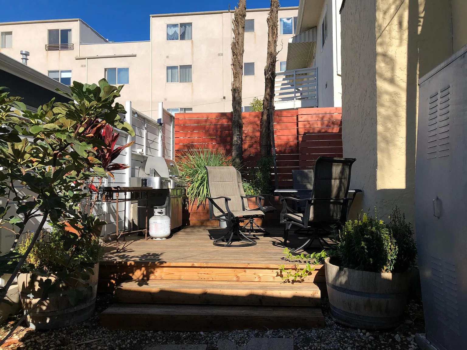 Butler Ave, Los Angeles — Photo 4