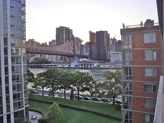 Sold by Sotheby's International Realty | media 14