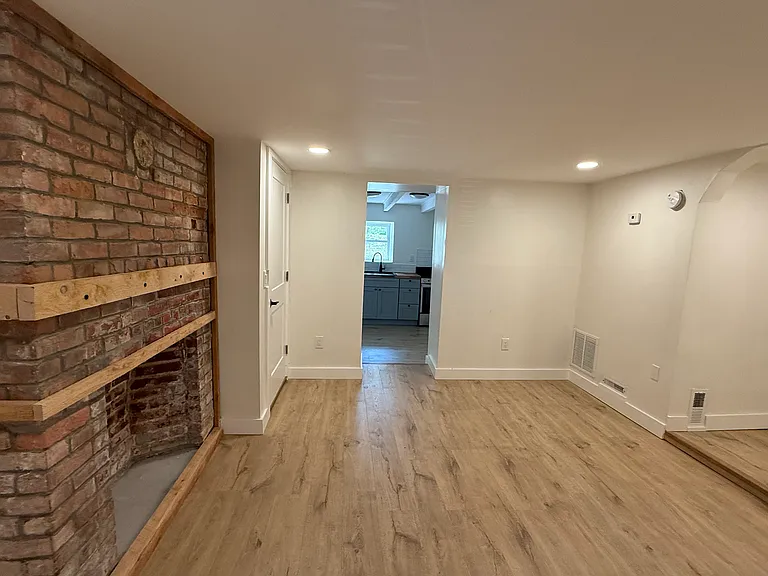 165 W Main St #1 — Photo 5