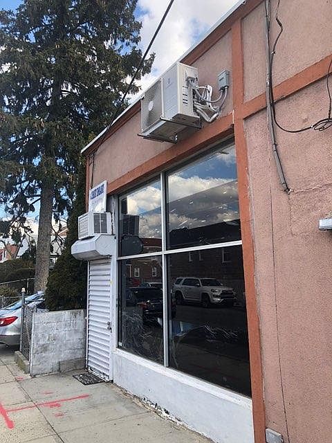 2nd image of 12603 Merrick Rd