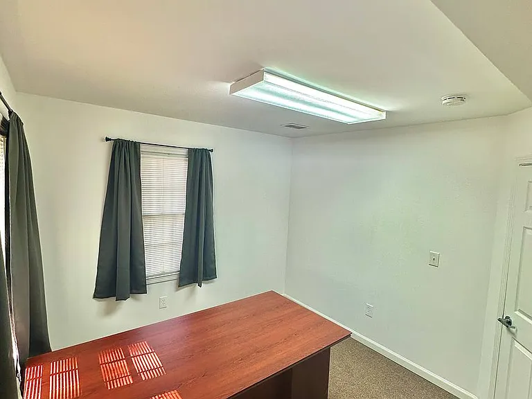 2251 Roswell Rd — Photo 5