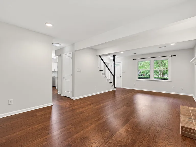 1526 Dirkson Ct — Photo 7