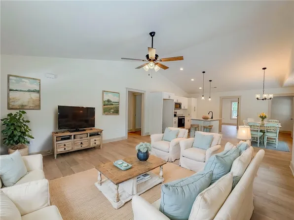 350 Code Cir, Seneca, SC 29678