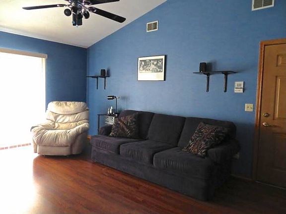 LR with vaulted ceiling!