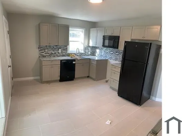 15 Forest Ave APT 2, Plymouth, MA 02360