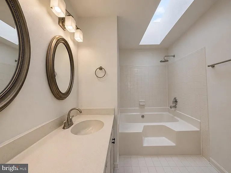 1200 Bond St — Photo 16