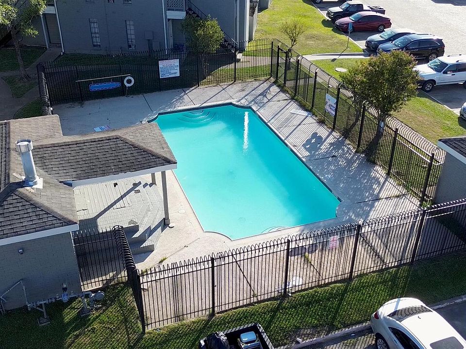 1st image of 12500 Sandpiper Dr APT 84