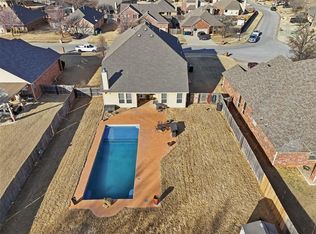 11008 SW 40th St, Mustang, OK 73064