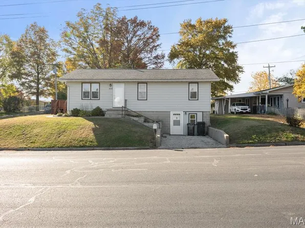 414 W South 4th St, Red Bud, IL 62278
