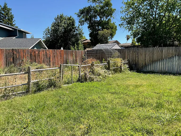 1068 Lupin Ave — Photo 33