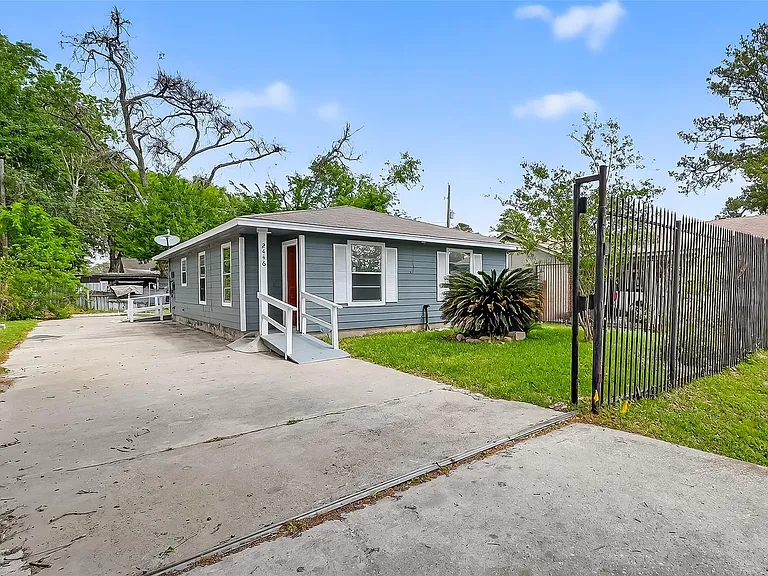 2446 Mayview Dr — Photo 1