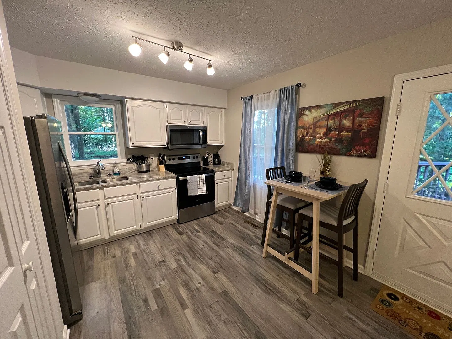 Impeccable Ensuite In King George — Photo 4