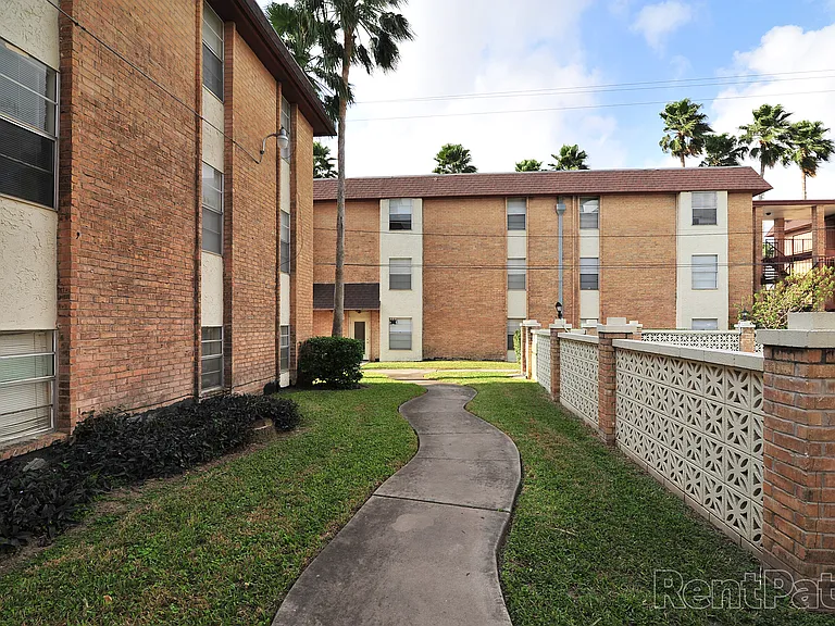 Jefferson Square Apartments — Photo 17