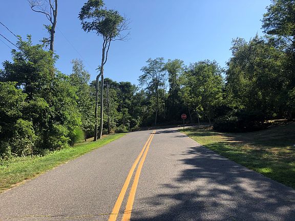 2nd image of 19 Strawberry Ln