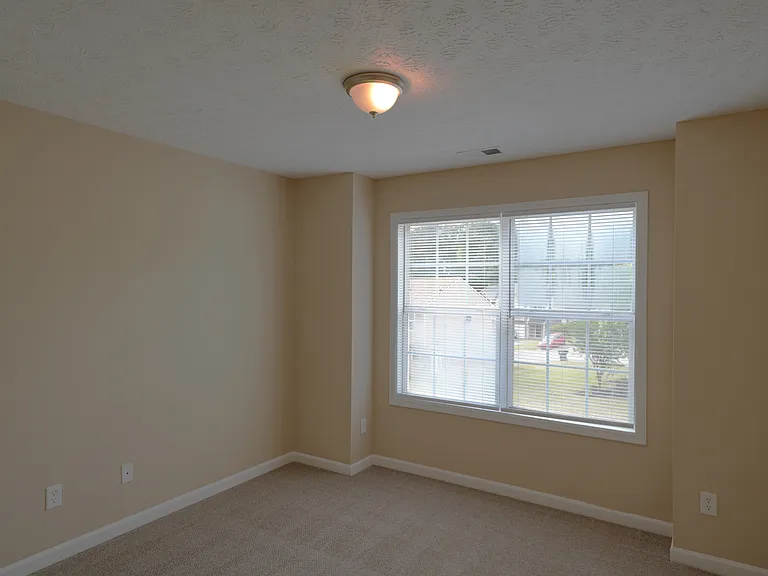 138 Alton Cir — Photo 18