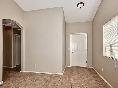 3 bed, 1437 sqft, $1,999 — Photo 2