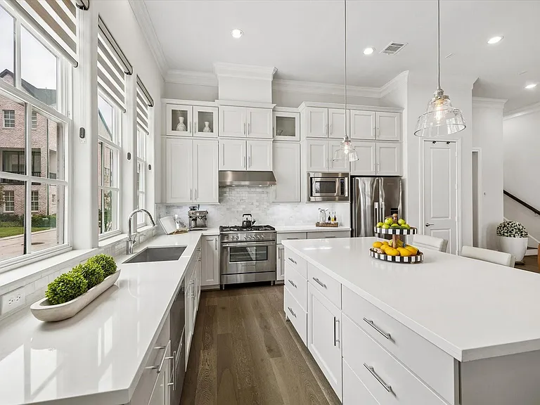 8741 Park Kolbe Ln — Photo 9
