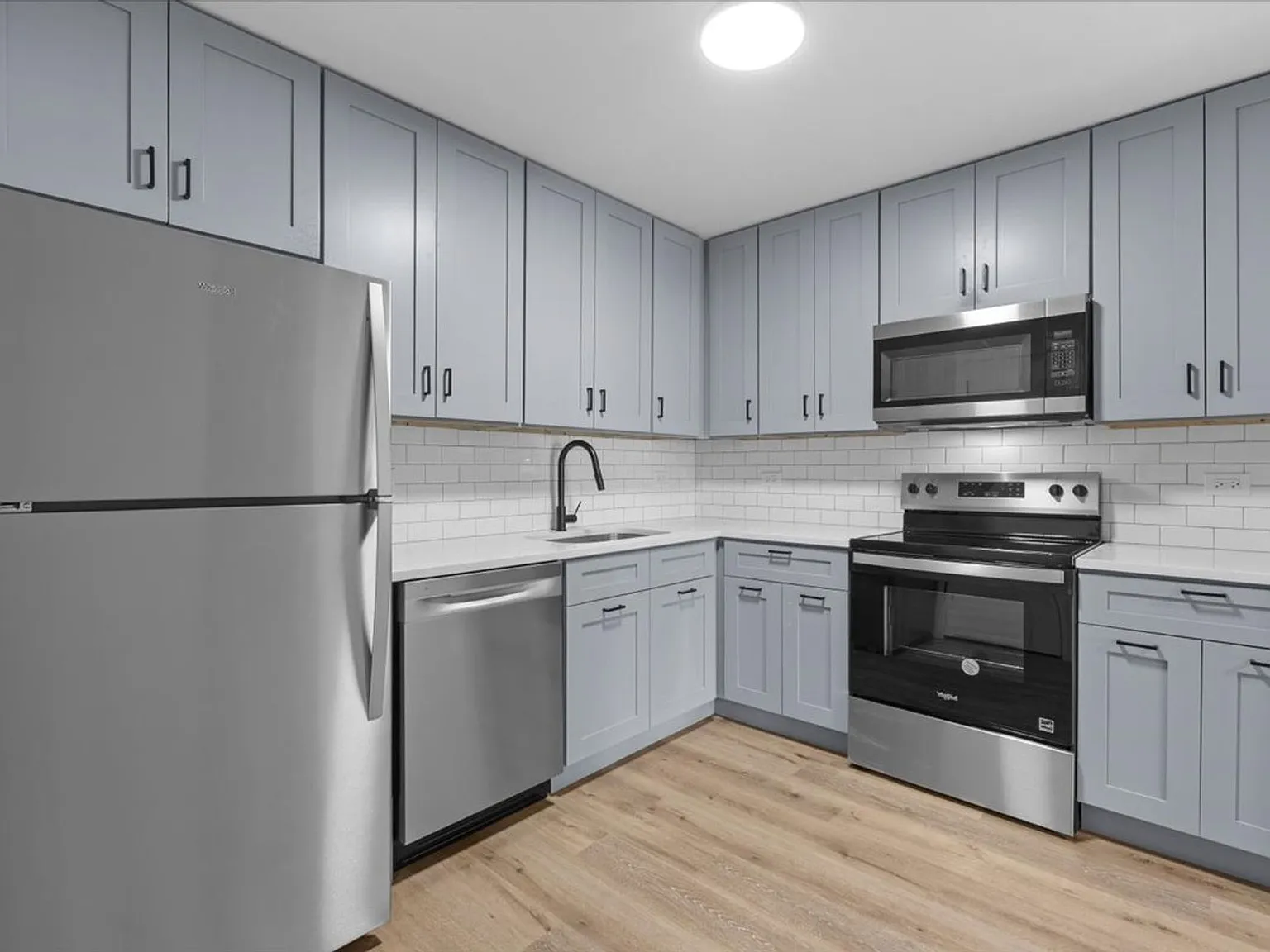 1000 Orchard Luxury Apartments — Photo 3