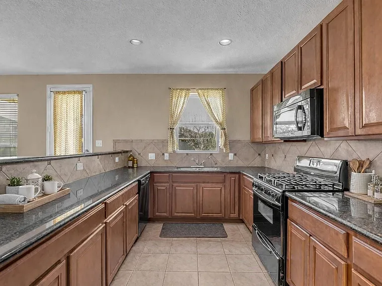 1615 Bel Riposo Ln — Photo 8