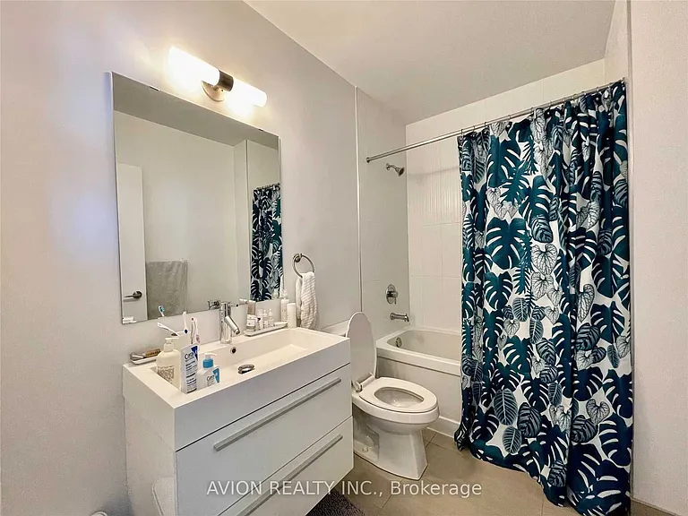 297 College St #1015 — Photo 11