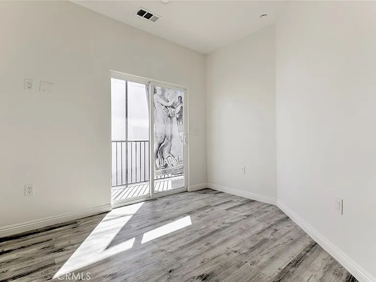 14328 Gilmore St #5 — Photo 16
