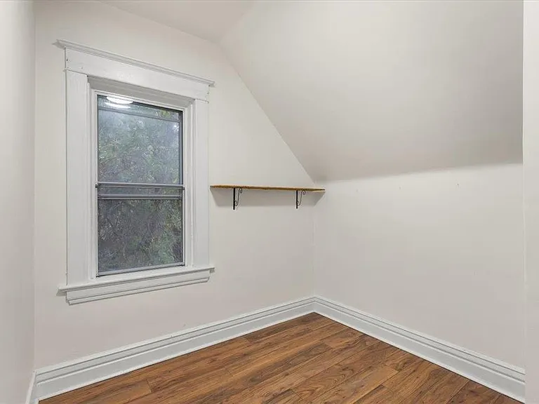 694 Valour Rd #694 — Photo 10