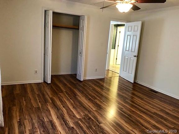 3rd image of 104 Live Oak Dr