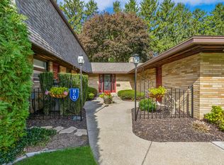 2727 S Lakeshore Dr APT 11, Saint Joseph, MI