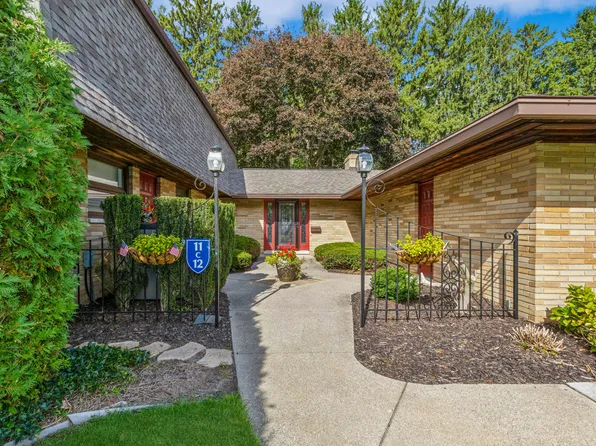 2727 S Lakeshore Dr APT 11, Saint Joseph, MI 49085