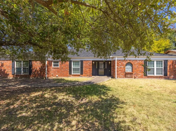 2304 Royal Ln, Greenville, TX 75402