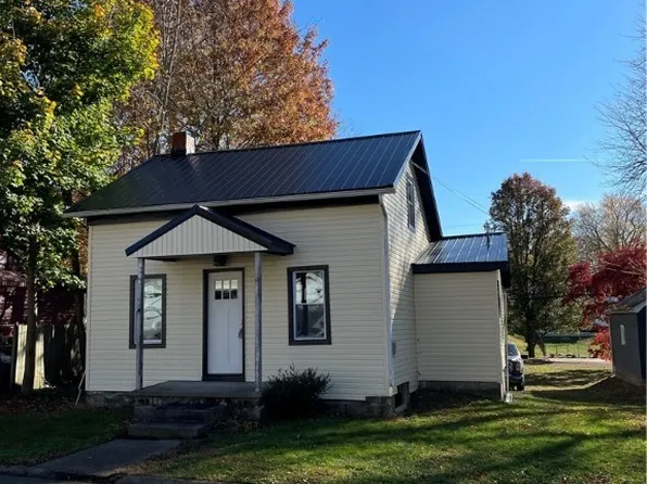 1619 Adams St, Coshocton, OH 43812