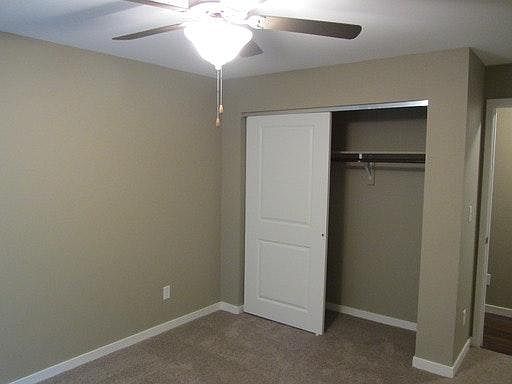 2nd image of 1000 Oakcrest St APT 306