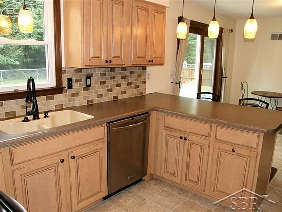 3rd image of 227 Woodlawn Dr