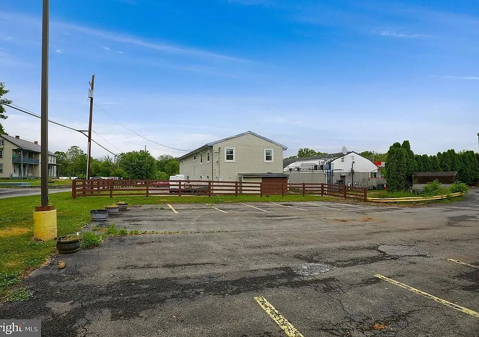 1500 Wilson Avenue — Photo 4