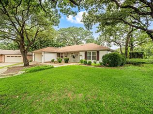2927 Tangle Oaks Ct, Bedford, TX 76021