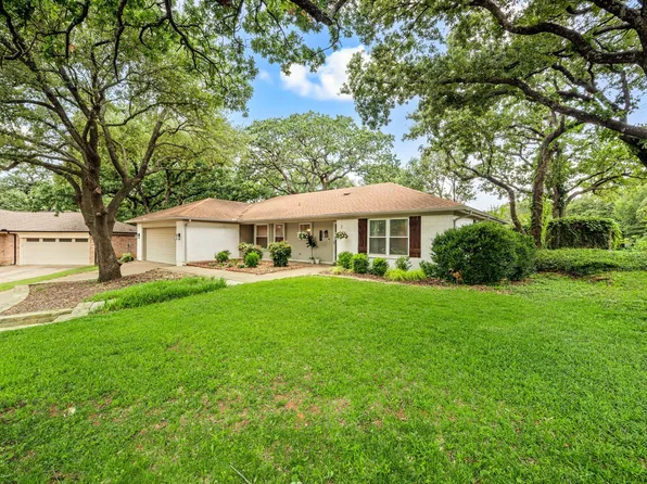 2927 Tangle Oaks Ct, Bedford, TX 76021