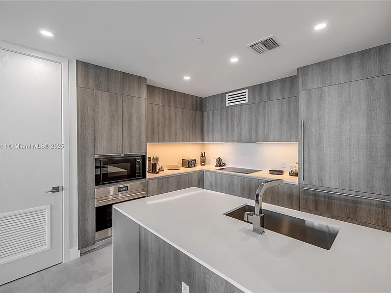 17550 Collins Ave #1203 — Photo 11