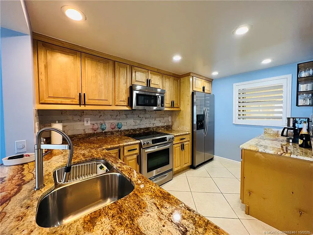 2 bed, 2.0 bath, 1053 sqft, $5,400 — Photo 4