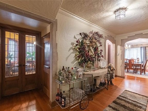 5th image of 802 Otterbein Ave