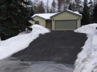 12851 Pineridge Dr, Charlevoix, MI 49720