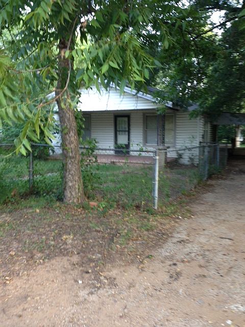 1st image of 901 W Niblick St