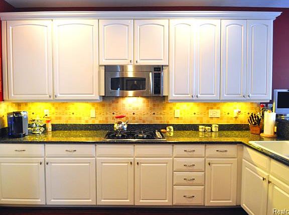 3rd image of 44926 Broadmoor Cir S #114