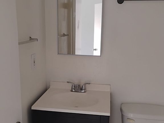 4th image of 1425 Freeman Ave #5A