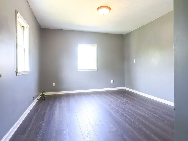 755 W 13th St — Photo 21