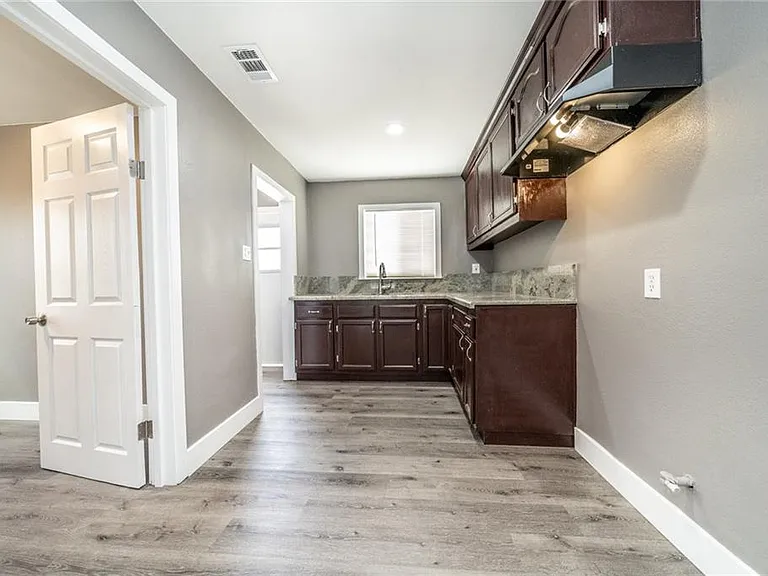 1412 W Colegrove Ave — Photo 7