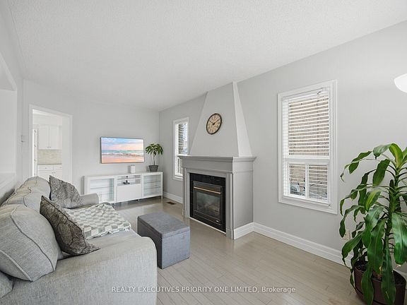 5th image of 24 Archbury Cir