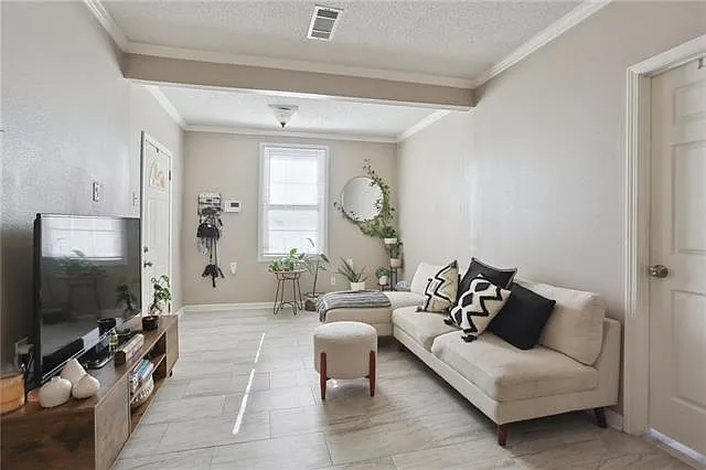 2140 Louisa St — Photo 7