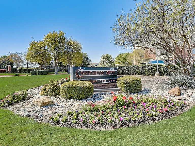 Skyview West Apartments — Photo 41