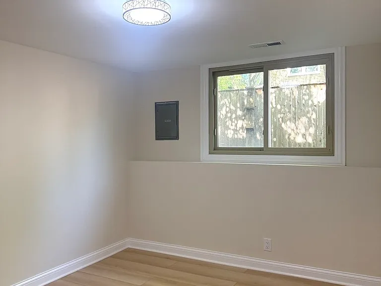425 Carriage Hill Rd — Photo 34