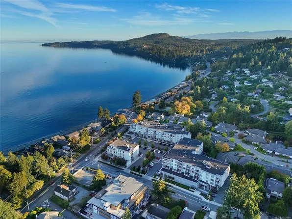 5118 Cordova Bay Rd #302, Saanich, BC V8Y